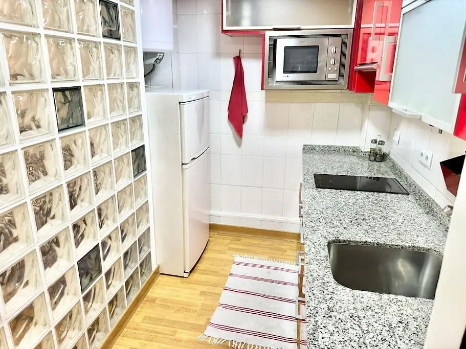 Precioso Estudio A 20 Metros De La Playa contacts